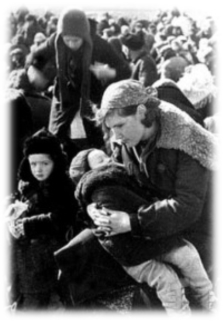 C:\Users\Киса\Desktop\голокост\Молода єврейка з дітьми. Україна, 1941 р..jpg